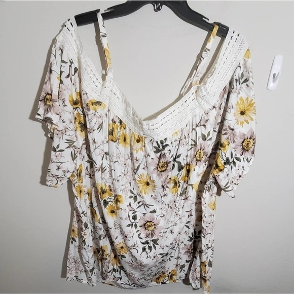 Torrid YELLOW FLORAL STRETCH CHALLIS COLD SHOULDER TOP - Picture 12 of 12
